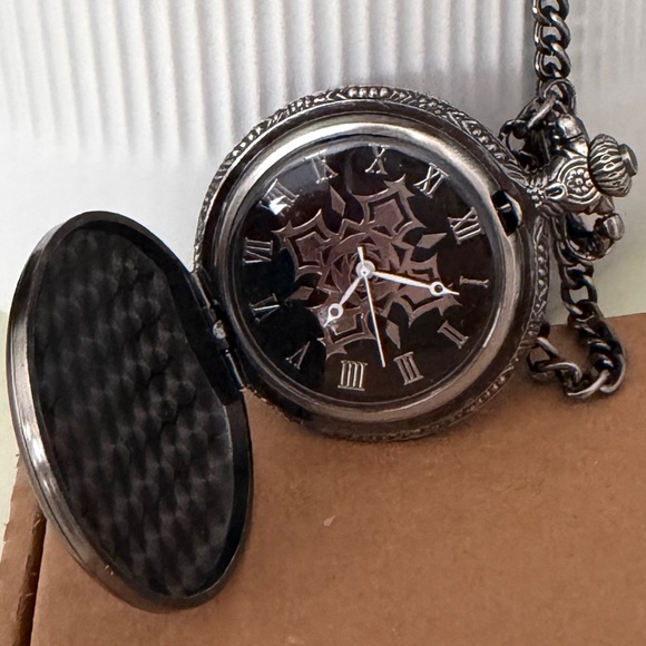 Vampire Knight Replica Pocket Watch - Picture 4 of 4